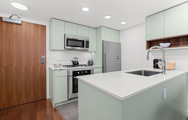 369 2080 W Broadway Street Kitsilano