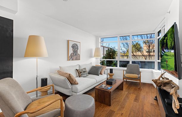 369 2080 W Broadway Street Kitsilano