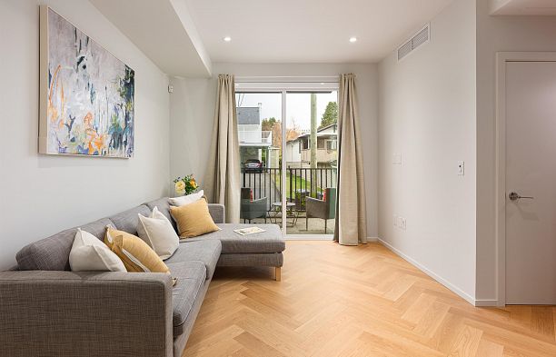 173 805 W 49th Avenue Oakridge VW