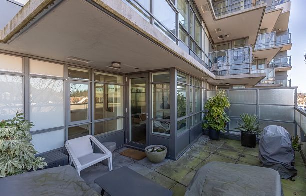 369 2080 W Broadway Street Kitsilano