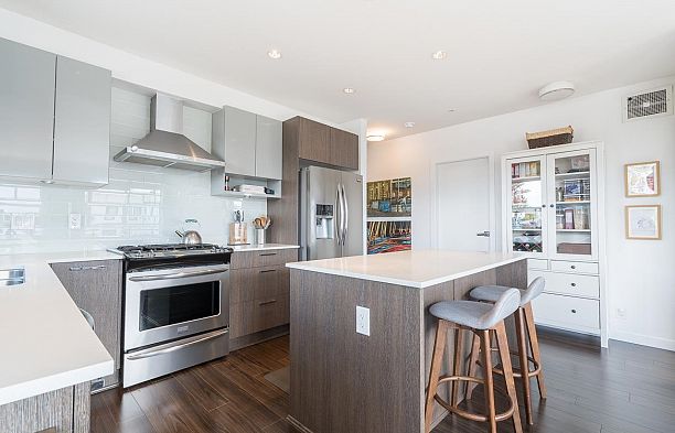 306 202 E 24th Avenue Main