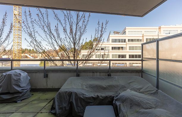 369 2080 W Broadway Street Kitsilano