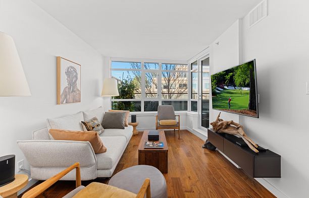 369 2080 W Broadway Street Kitsilano