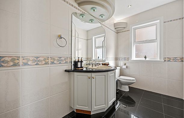 2288 W 20th Avenue Arbutus