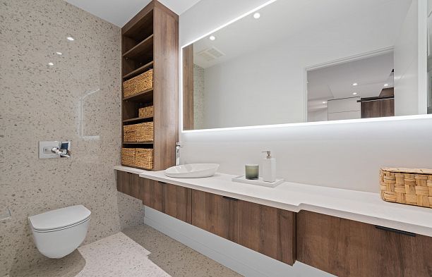 2142 W 1st Avenue Kitsilano