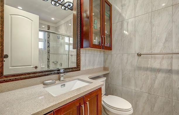 66 W 44th Avenue Oakridge VW