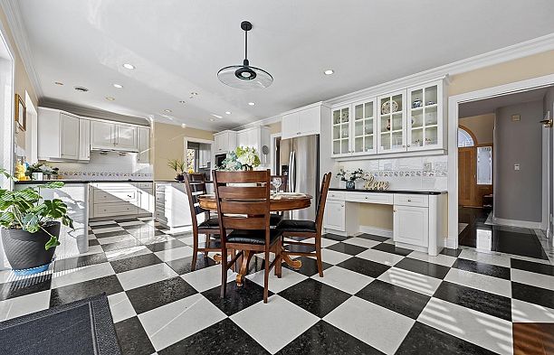 2288 W 20th Avenue Arbutus