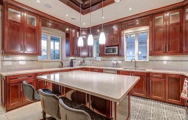 66 W 44th Avenue Oakridge VW