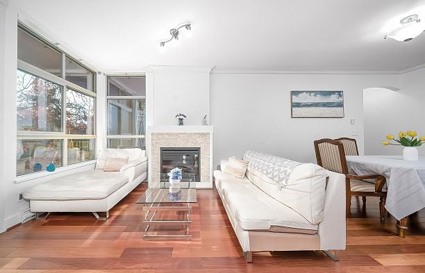 212 6333 Larkin Drive University VW