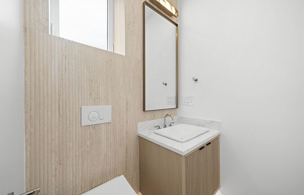 1 6461 E Prince Edward Street Main