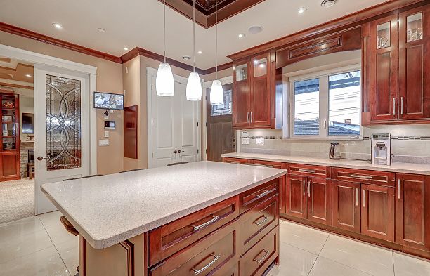 66 W 44th Avenue Oakridge VW