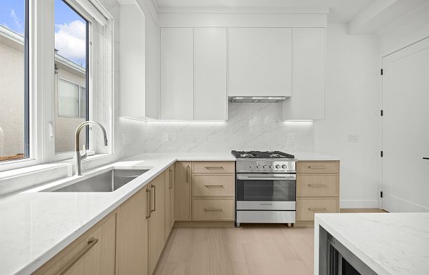 1 6461 E Prince Edward Street Main