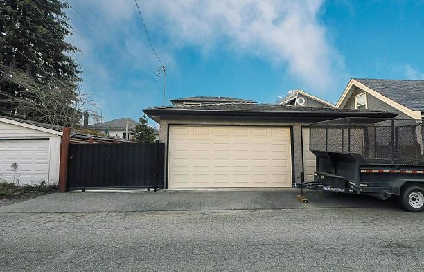 66 W 44th Avenue Oakridge VW