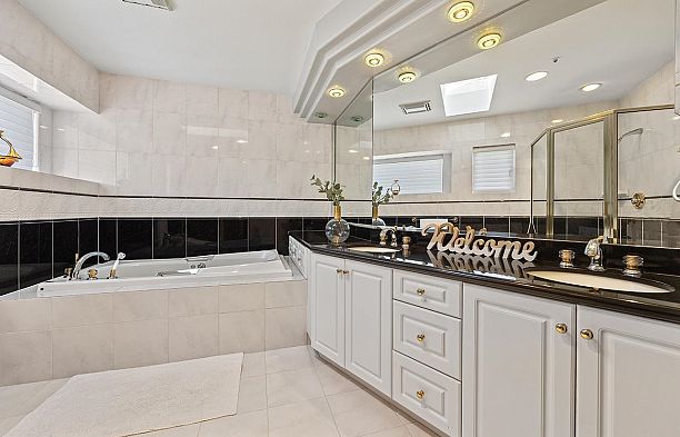 2288 W 20th Avenue Arbutus