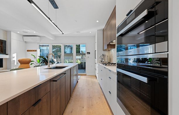 2142 W 1st Avenue Kitsilano