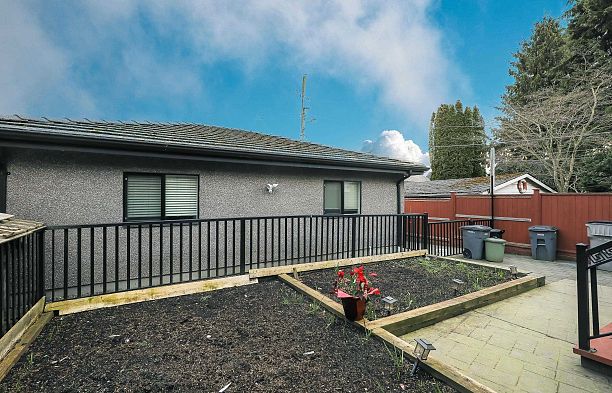 66 W 44th Avenue Oakridge VW