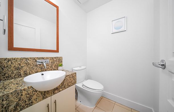 212 6333 Larkin Drive University VW