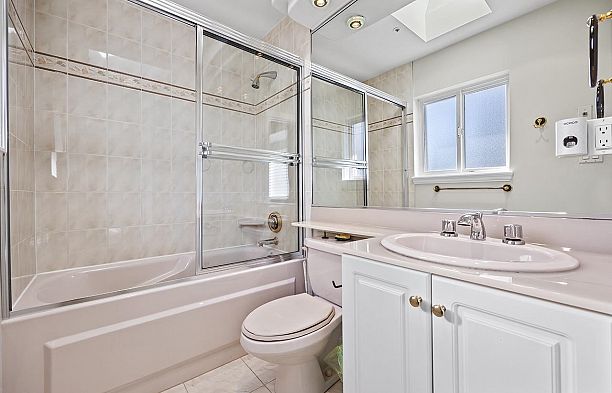 2288 W 20th Avenue Arbutus