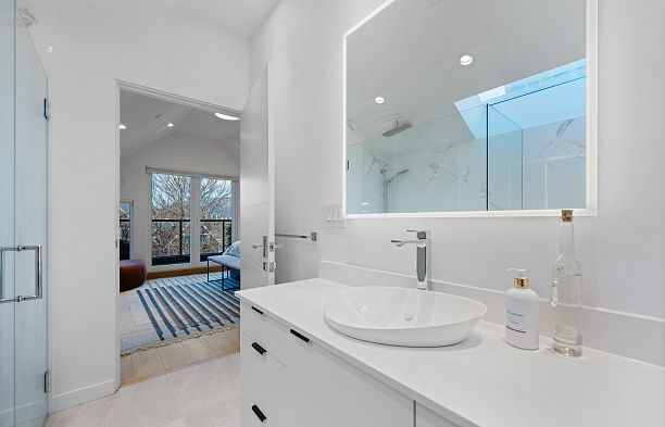 2142 W 1st Avenue Kitsilano