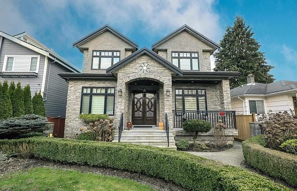 66 W 44th Avenue Oakridge VW