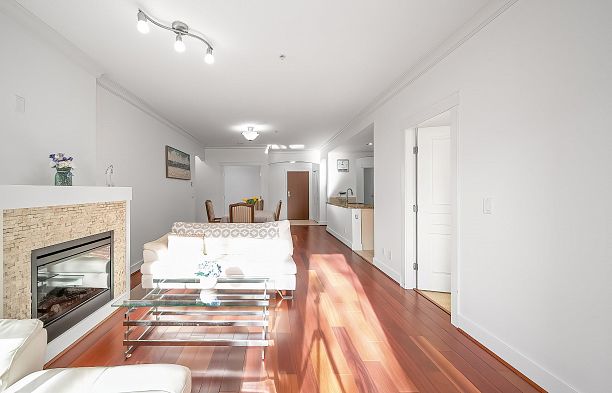 212 6333 Larkin Drive University VW