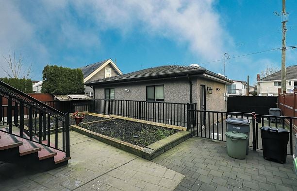 66 W 44th Avenue Oakridge VW