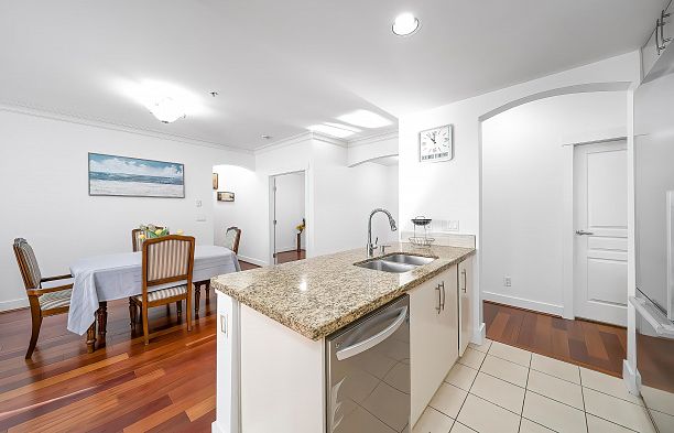 212 6333 Larkin Drive University VW