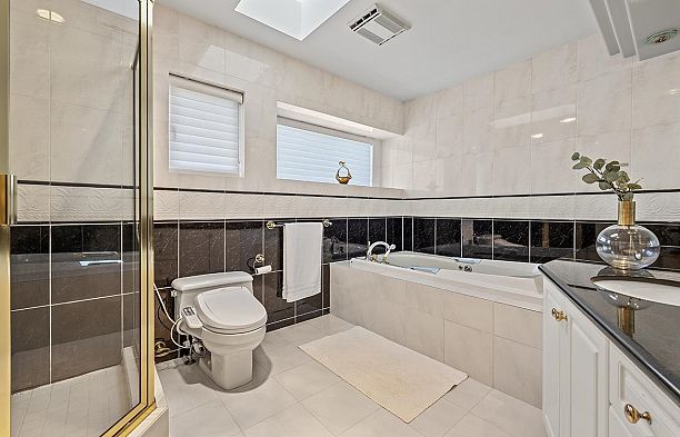 2288 W 20th Avenue Arbutus