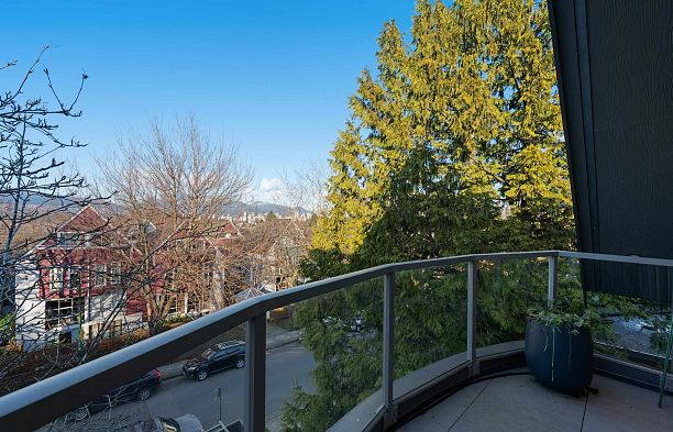 2142 W 1st Avenue Kitsilano