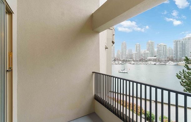 311 1859 Spyglass Place False Creek