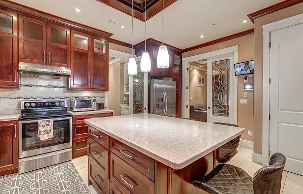 66 W 44th Avenue Oakridge VW