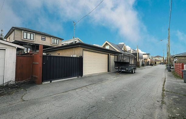 66 W 44th Avenue Oakridge VW