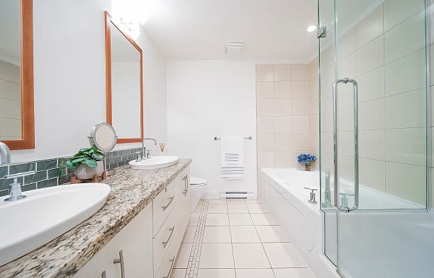 212 6333 Larkin Drive University VW