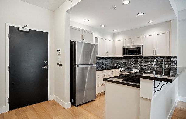 100 1688 Robson Street West End VW