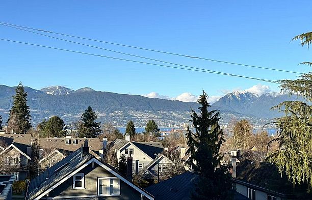 305 4463 W 10th Avenue Point Grey