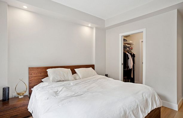 100 1688 Robson Street West End VW