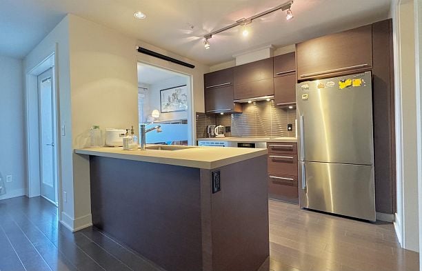 305 4463 W 10th Avenue Point Grey