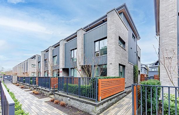 131 765 W 49TH AVENUE, Vancouver BC V5Z 2S6 Oakridge VW