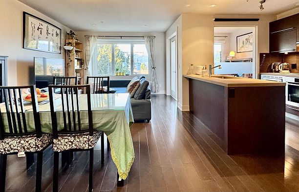 305 4463 W 10th Avenue Point Grey