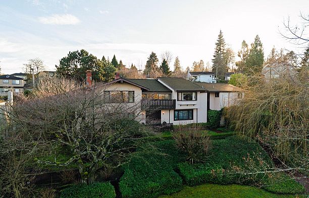 2296 W 32nd Avenue Quilchena