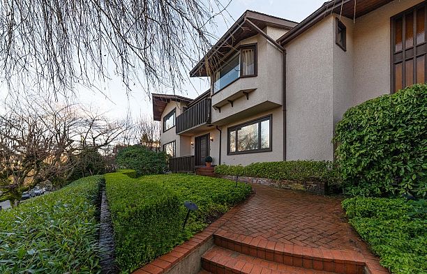 2296 W 32nd Avenue Quilchena