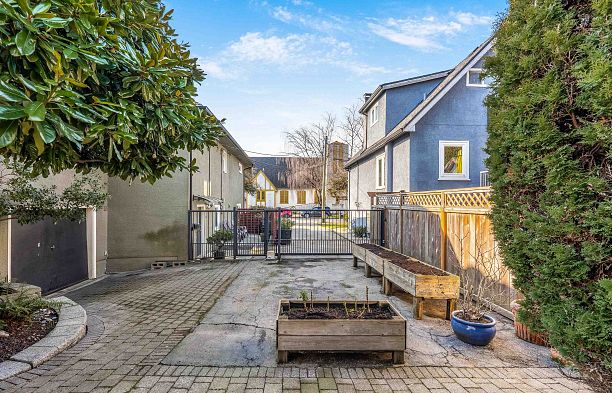 4072 Ontario Street Main