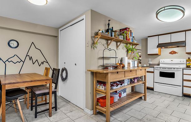 4072 Ontario Street Main