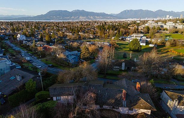 2296 W 32nd Avenue Quilchena