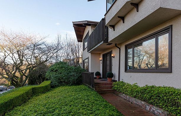 2296 W 32nd Avenue Quilchena