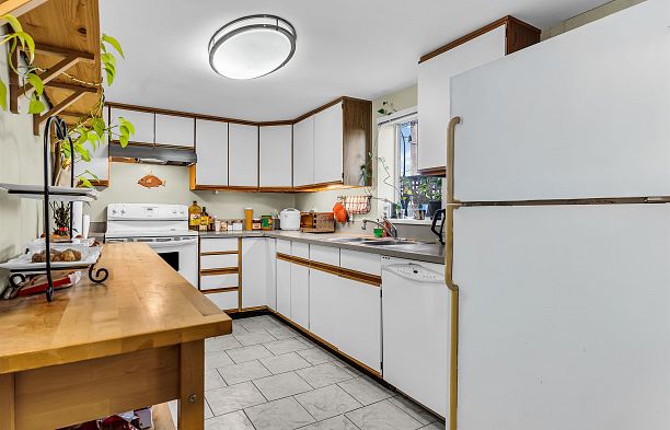 4072 Ontario Street Main