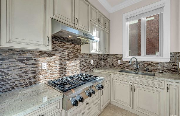 3369 Puget Drive Arbutus