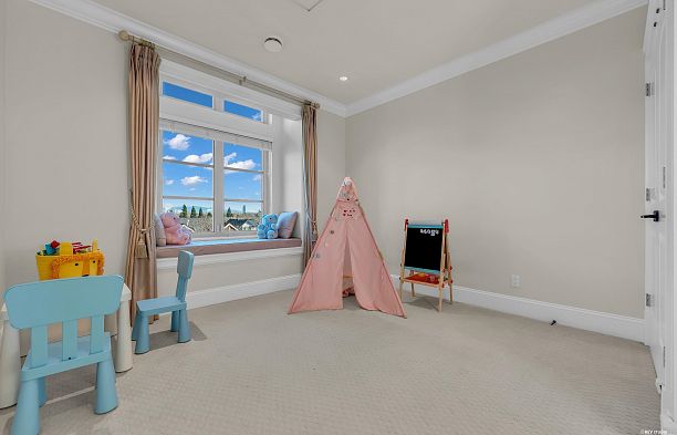 3369 Puget Drive Arbutus