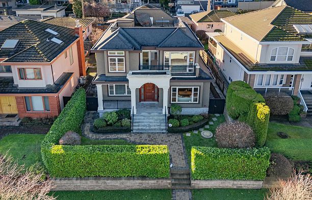 3369 Puget Drive Arbutus