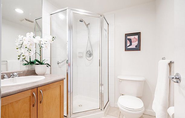 1102 1316 W 11th Avenue Fairview VW